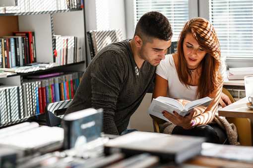 8 Best Bookstores in Minnesota!